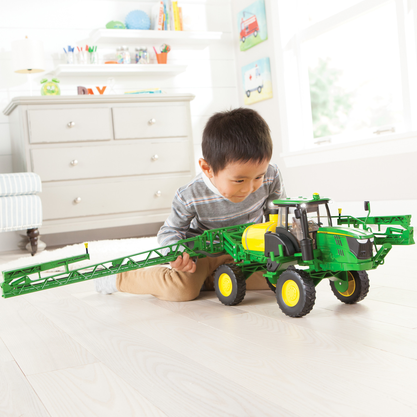 TOMY LP68214 Big Farm John Deere 1:16 Scale R4023 Self-Propelled Sprayer