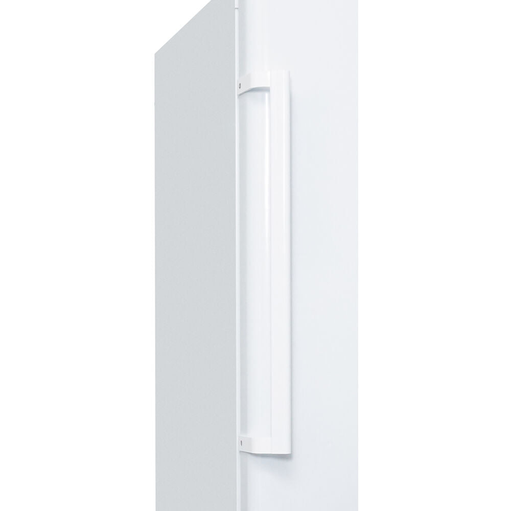 17 cuft Apartment Size Refrigerator, Two See-Thru Crispers, ESTAR