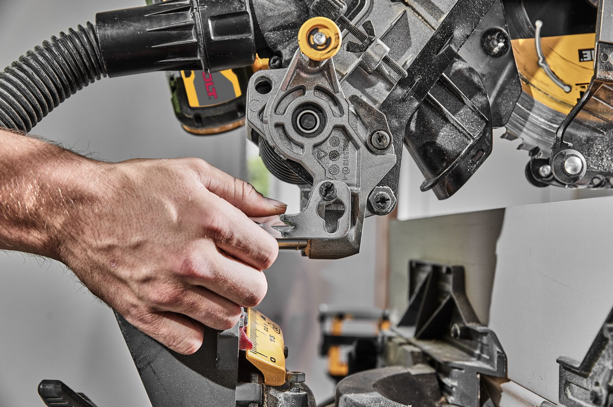 DEWALT 60V MAX* 12" Brushless Cordless Double Bevel Sliding Miter Saw (Tool Only)
