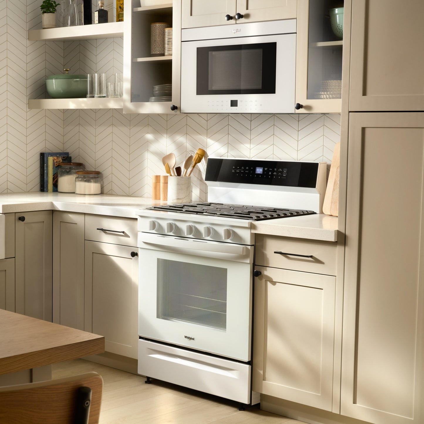 30-inch Smart Gas Range with Air Cooking Technology, No Preheat Air Fry, Steam/Self Clean and High Speed Preheat