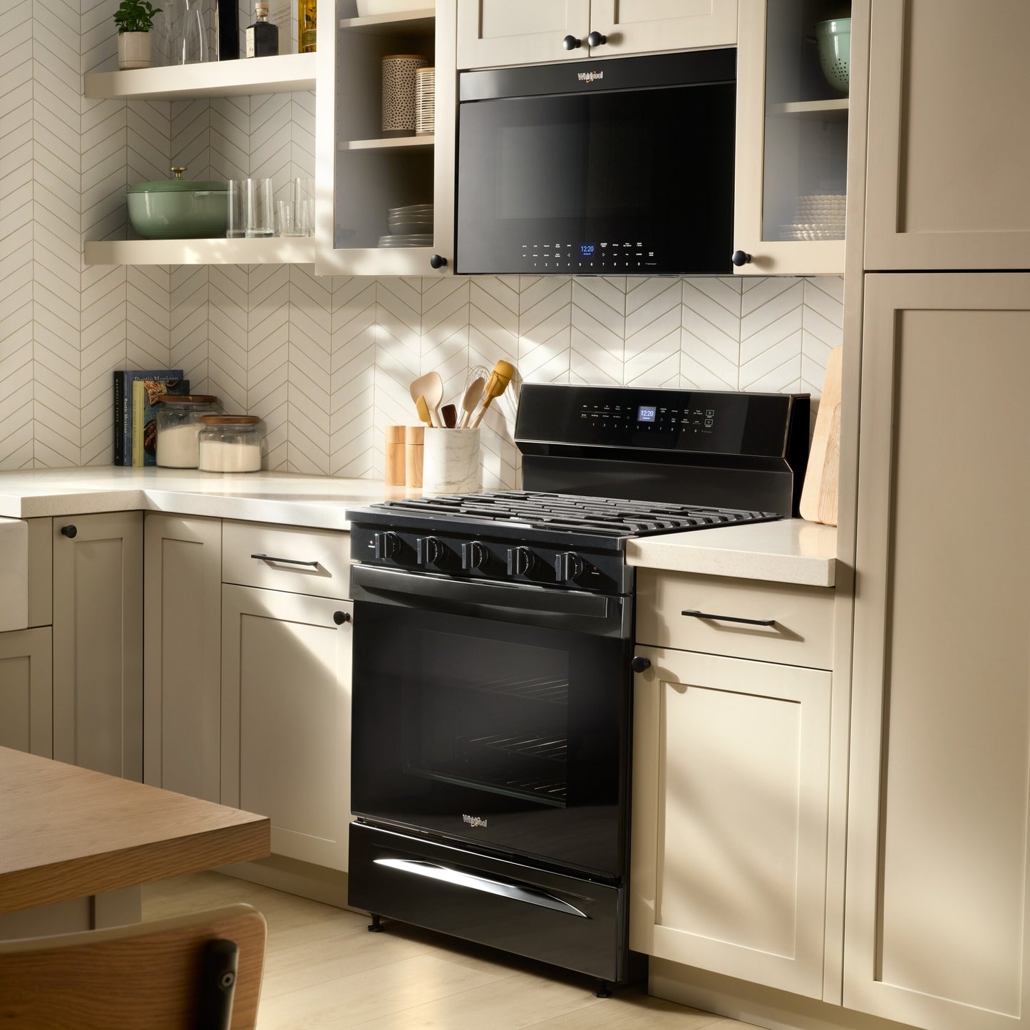30-inch Smart Gas Range with Air Cooking Technology, No Preheat Air Fry, Steam/Self Clean and High Speed Preheat