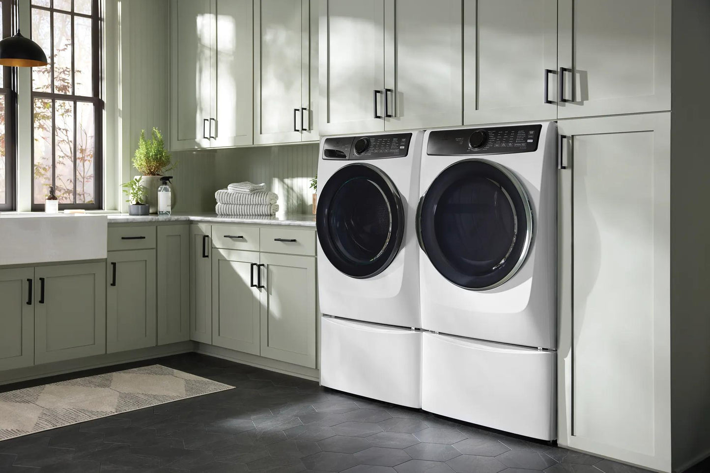 Front Load Perfect Steam™ Gas Dryer with LuxCare® Dry and Instant Refresh – 8.0 Cu. Ft.