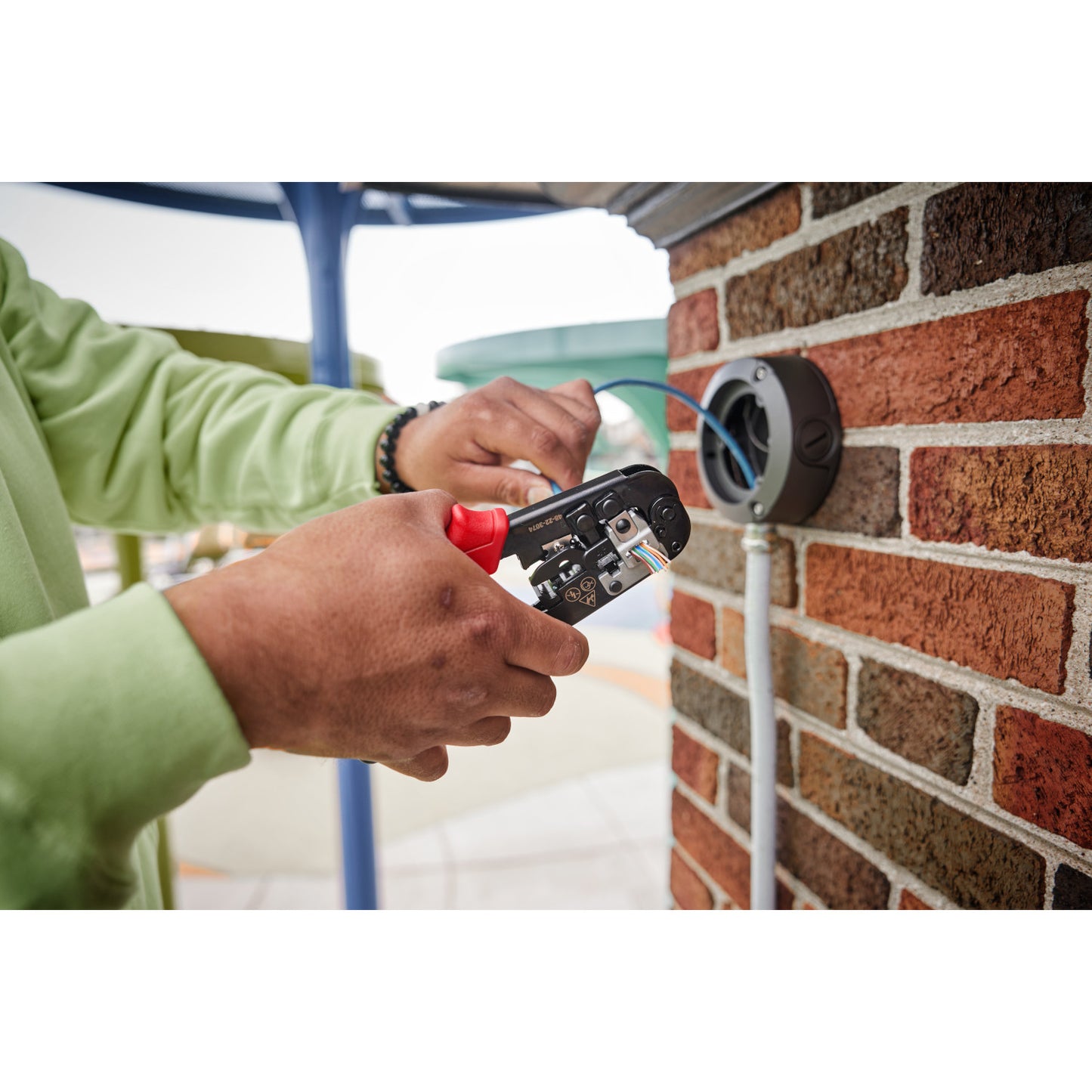 Milwaukee Ratcheting Pass-Through Crimper & Stripper