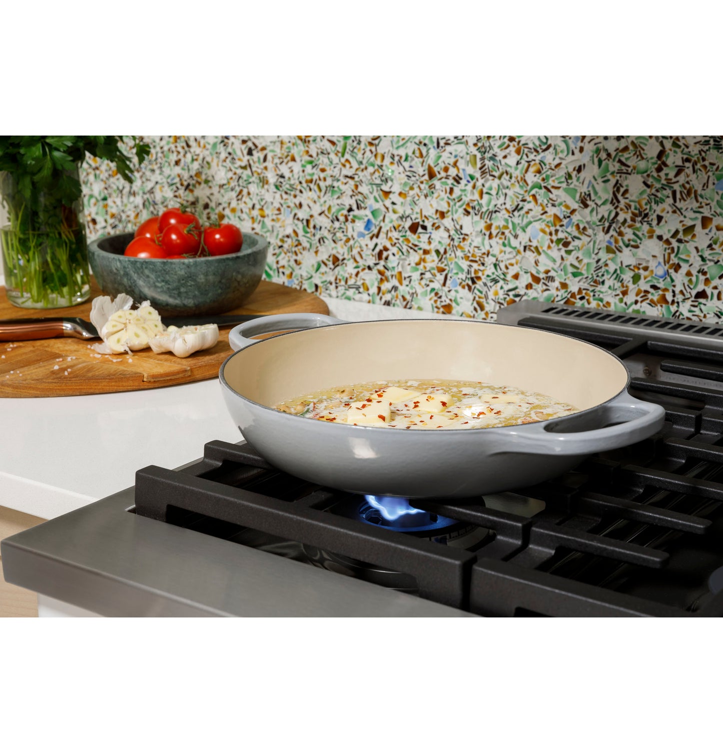 CAFÉ™ 48" Smart Dual-Fuel Commercial-Style Range with 6 Burners and Griddle (Natural Gas)