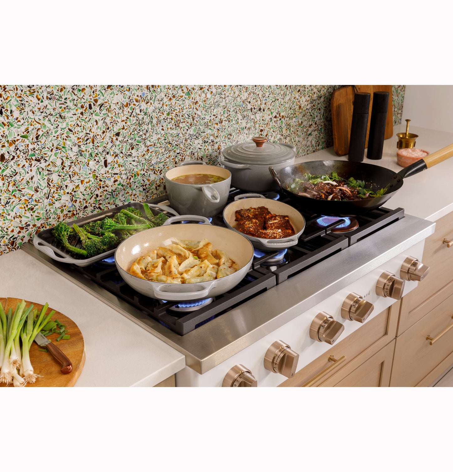 CAFÉ™ 36" Commercial-Style Gas Rangetop with 6 Burners (Natural Gas)
