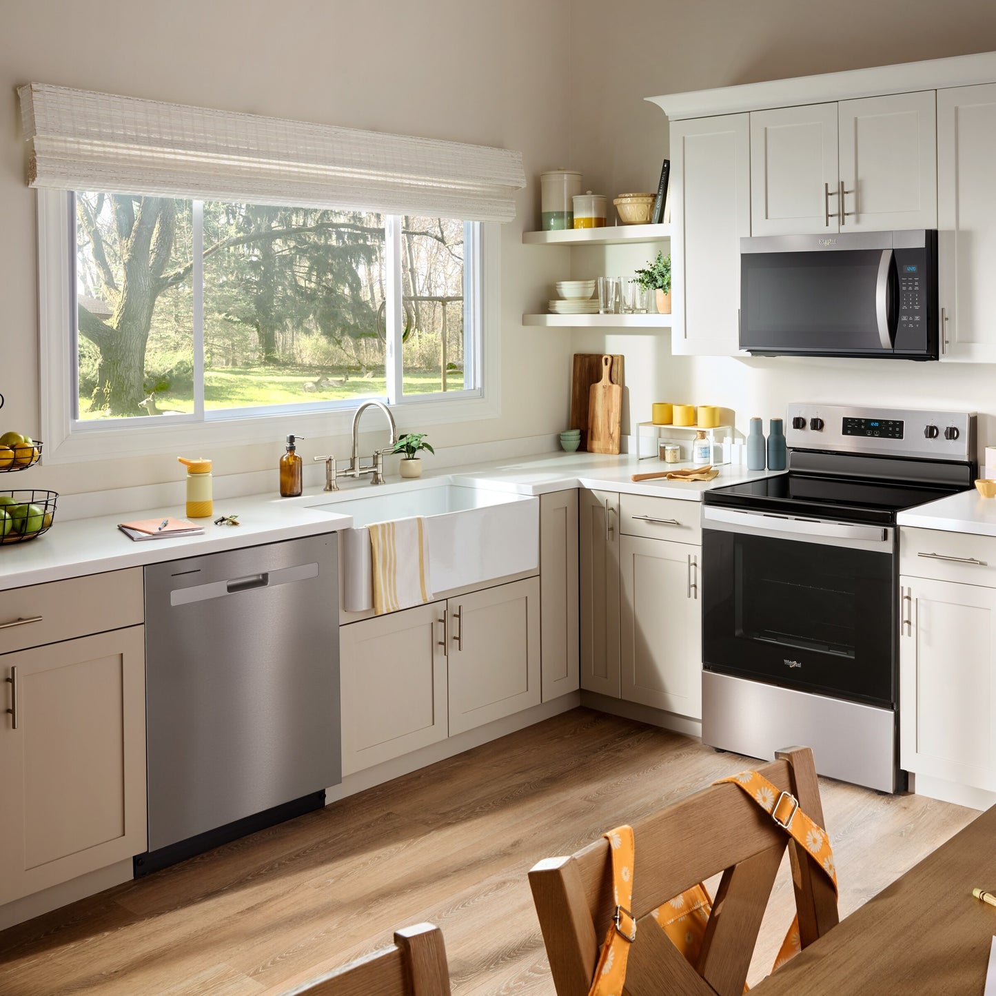 30-inch Electric Range with No Preheat Mode and Steam Clean