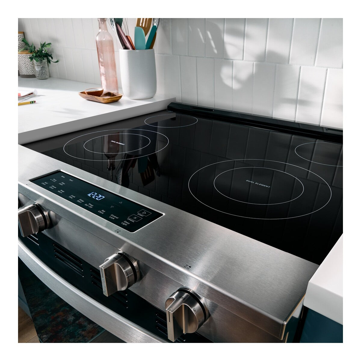30-inch Electric Range with No Preheat and Slow Cook Modes