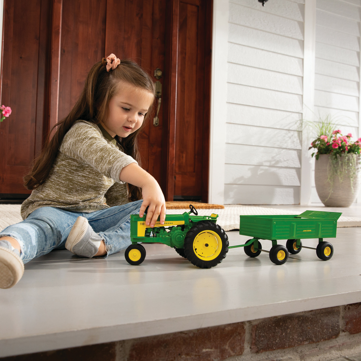 Ertl 1:16 Scale John Deere 730 Tractor w/Barge Wagon