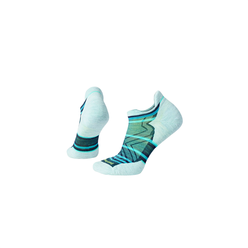 Pair of low ankle socks in twilight blue with targeted cushioning and stripe pattern for active wear