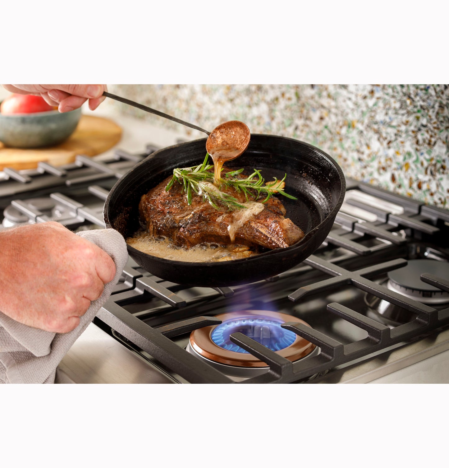 CAFÉ™ 36" Commercial-Style Gas Rangetop with 6 Burners (Natural Gas)