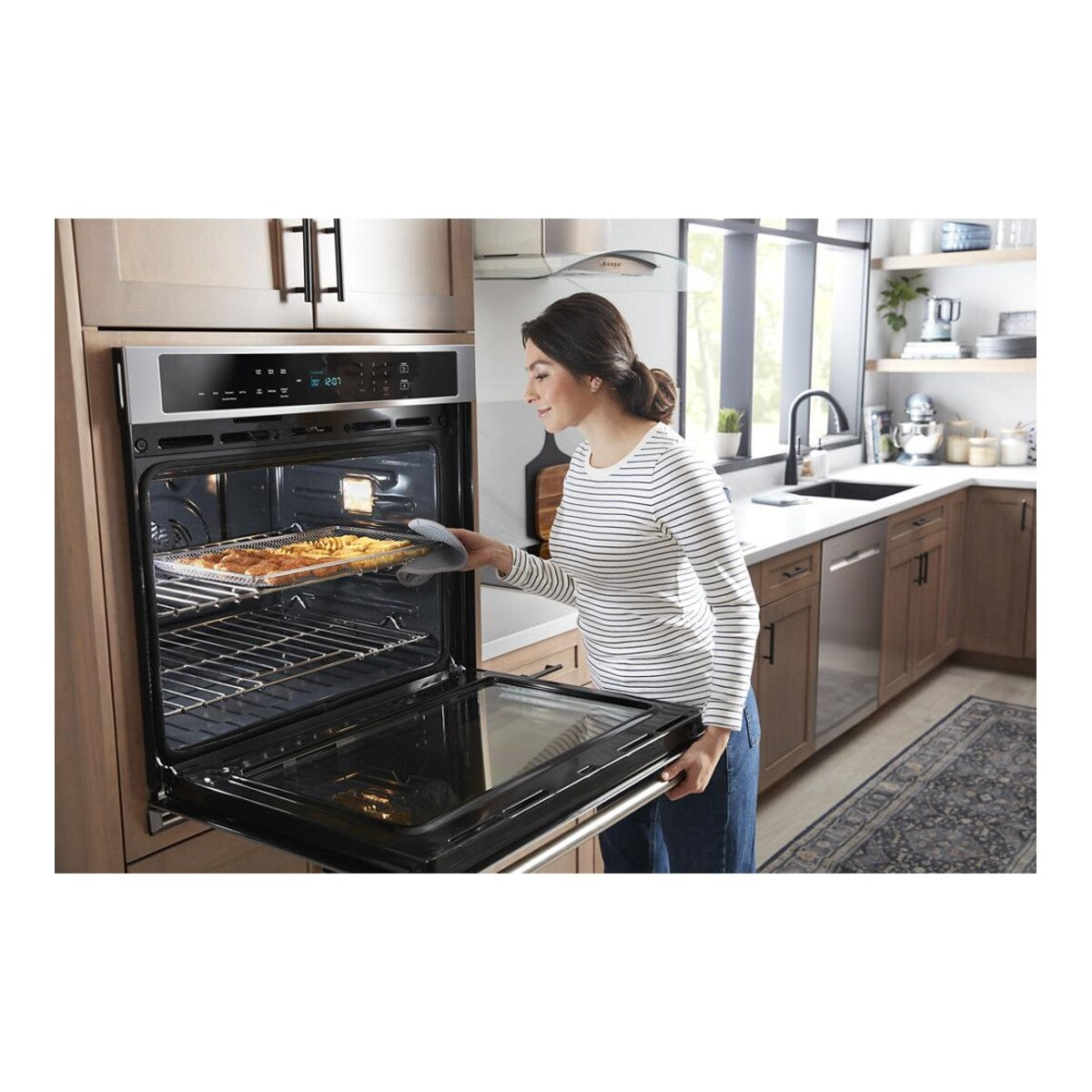 30-inch Single Wall Oven with Air Fry and Basket - 5.0 cu. ft.