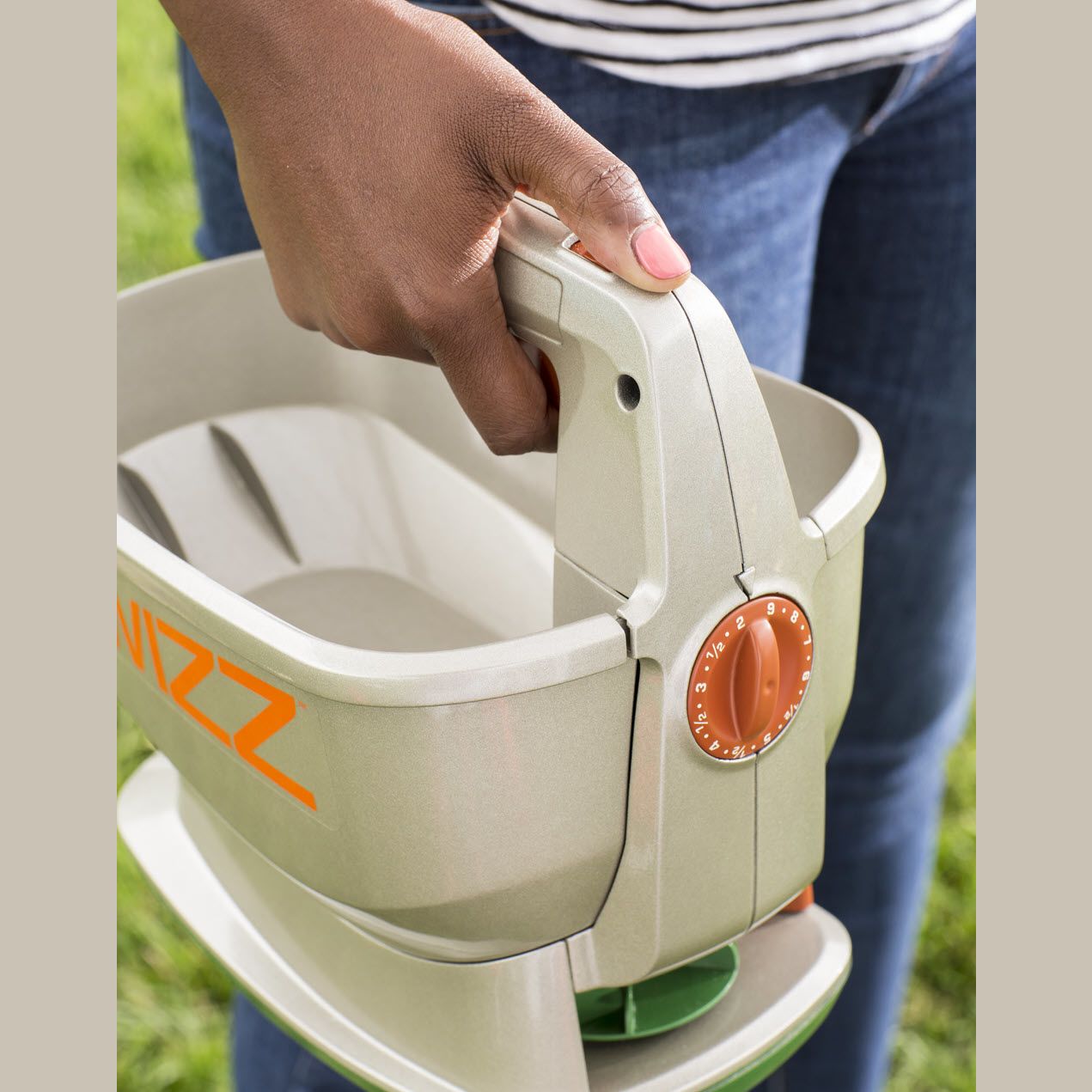 Scotts Wizz Handheld Spreader – Fast Lawn Care Tool – Hartville
