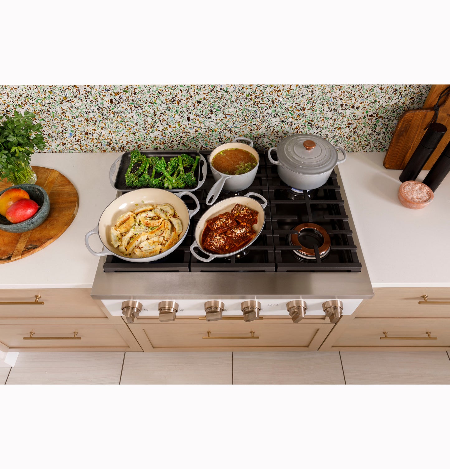 CAFÉ™ 36" Commercial-Style Gas Rangetop with 6 Burners (Natural Gas)