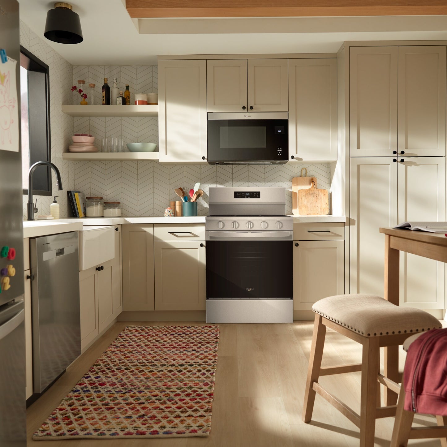 30-inch Gas Range with Air Cooking Technology and EZ-2-Lift™ Hinged Grates