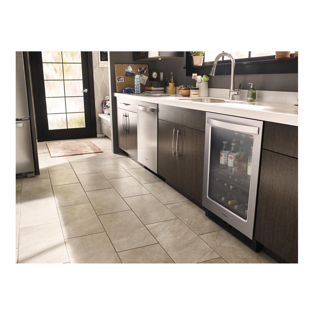 24-inch Wide Undercounter Beverage Center - 5.2 cu. ft.