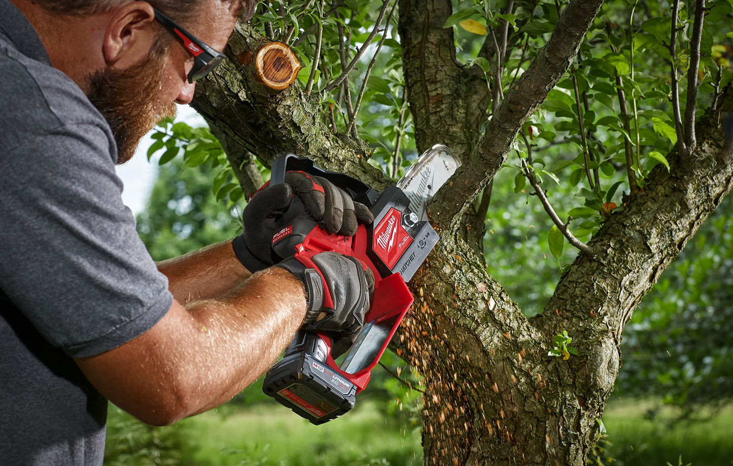 Milwaukee M12 FUEL™ HATCHET™ 6” Pruning Saw