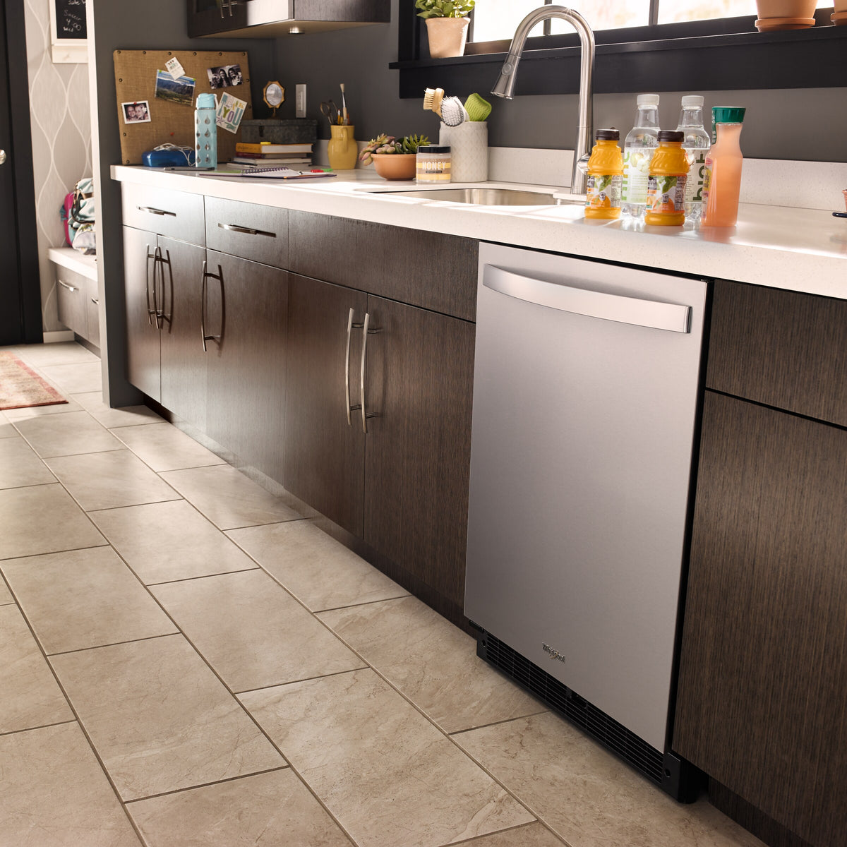 24-inch Wide Undercounter Refrigerator - 5.1 cu. ft.