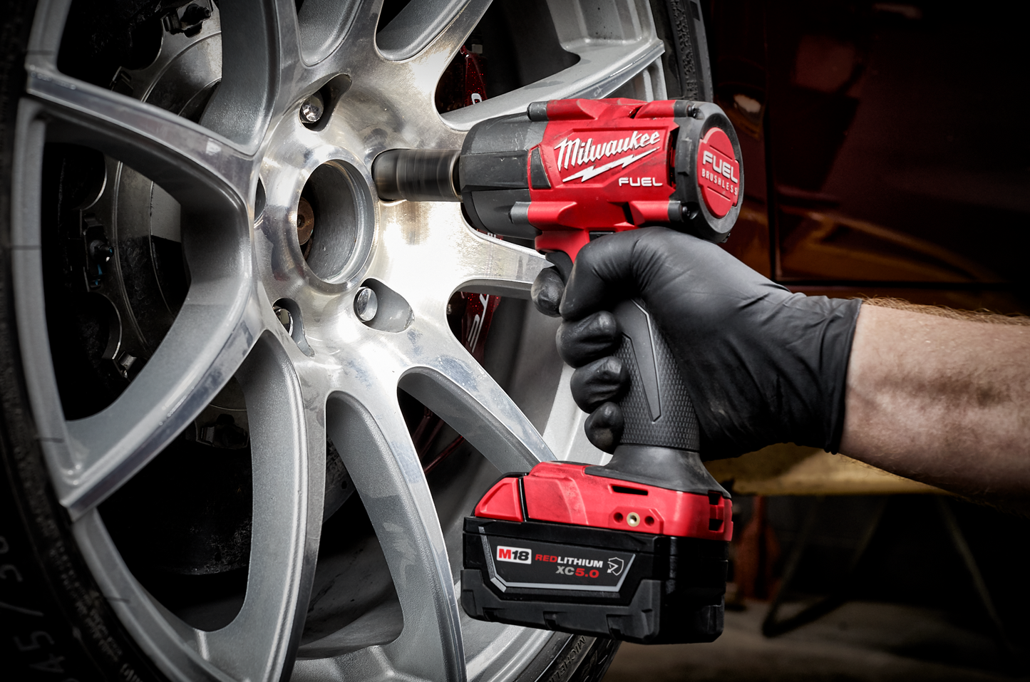 Milwaukee M18 FUEL™ 3/8 " Mid-Torque Impact Wrench w/ Friction Ring Kit