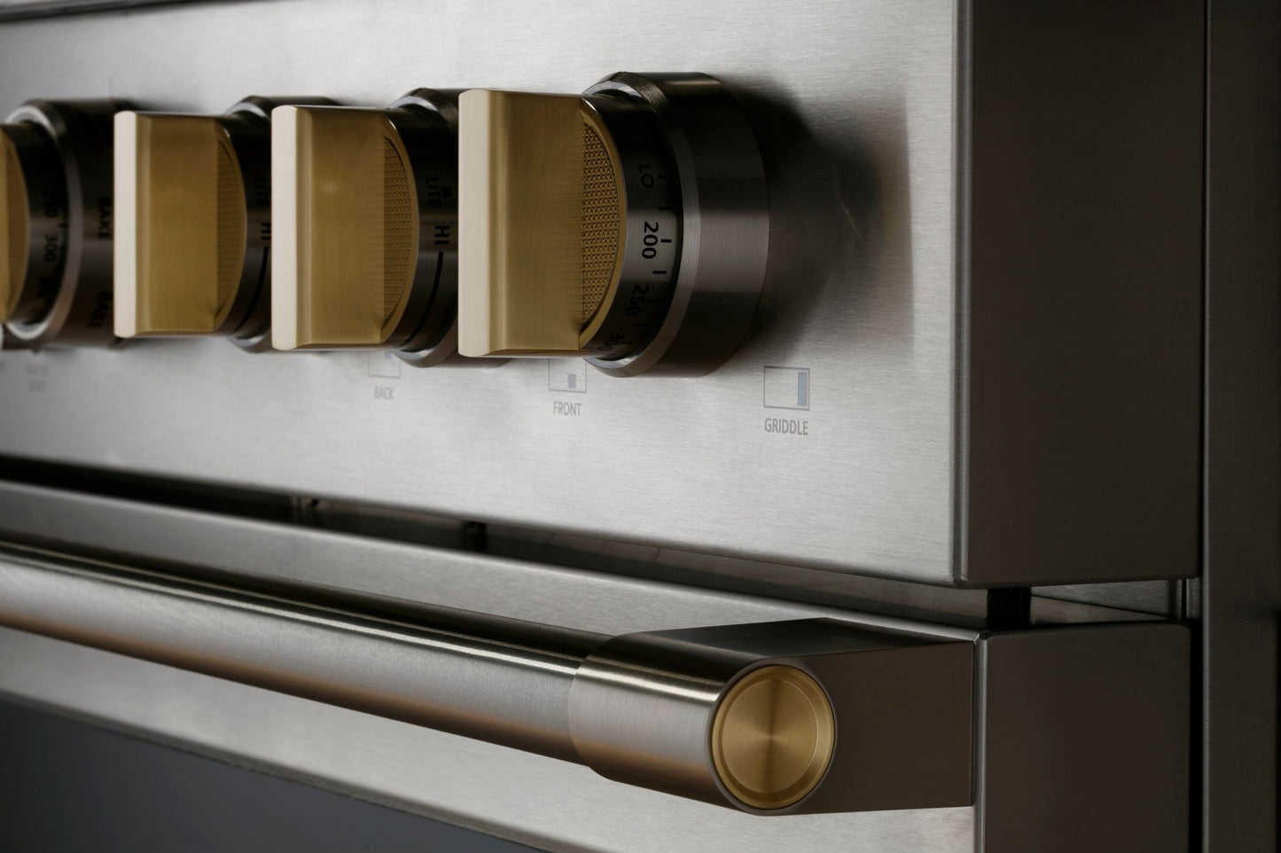 Monogram 36" Dual-Fuel Professional Range with 4 Burners and Griddle
