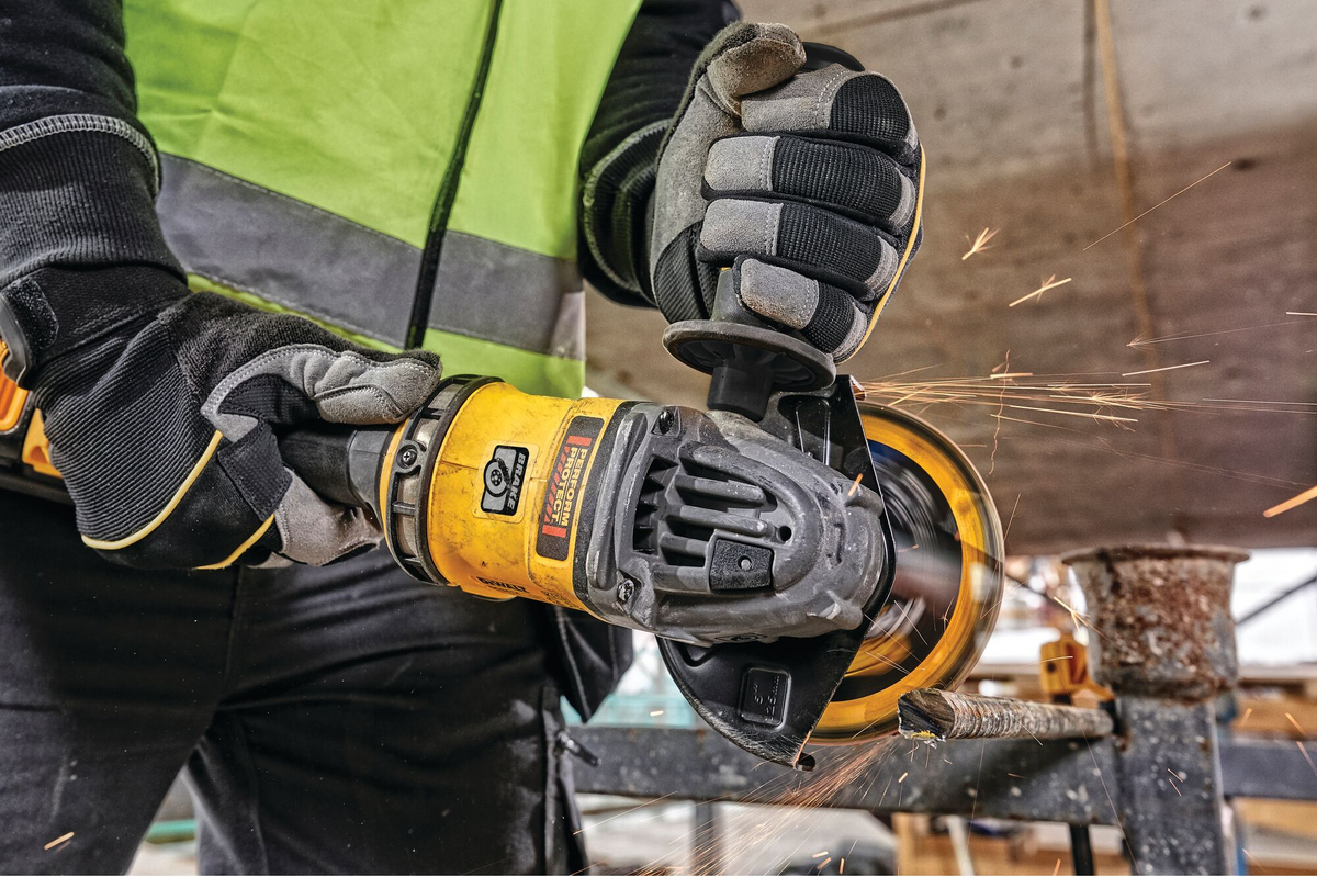 DEWALT 60V MAX* 4-1/2" - 6" Brushless Cordless Grinder With KICKBACK BRAKE™ Kit