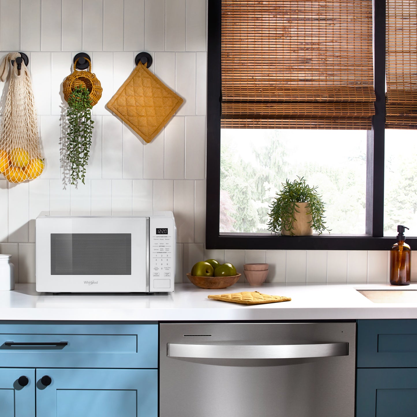 0.7 cu. ft. White Countertop Microwave With Steam Clean - 700 watt