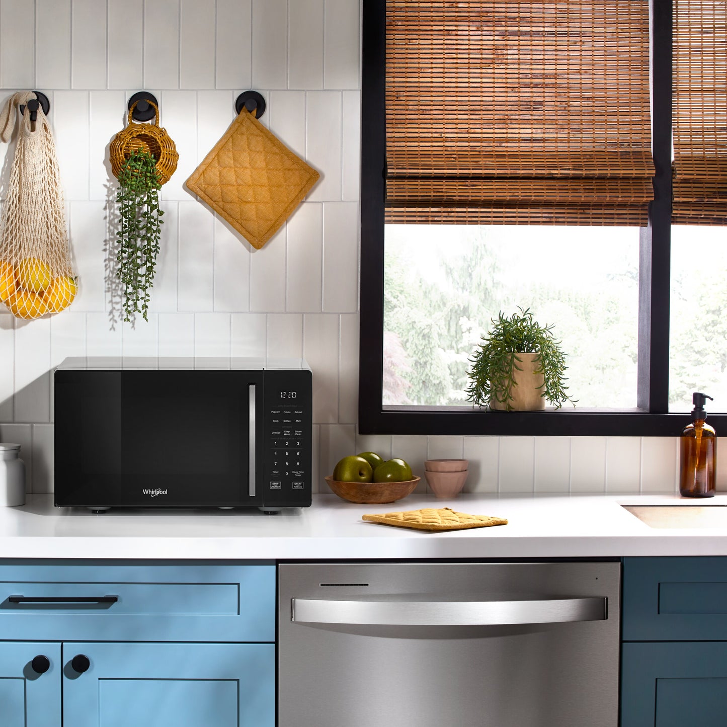 0.9 cu. ft. Black Countertop Microwave With Steam Clean - 900 watt