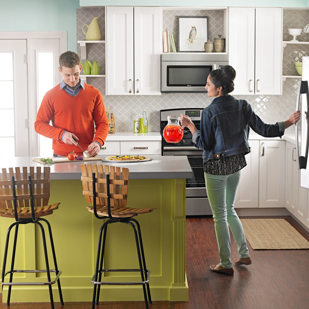 33-inch Wide Bottom-Freezer Refrigerator with EasyFreezer™ Pull-Out Drawer - 22 cu. ft. Capacity