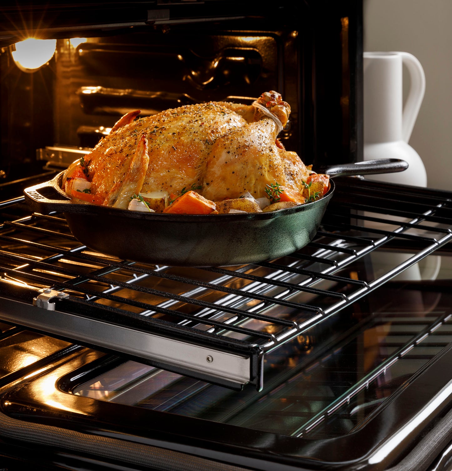 CAFÉ™ 30" Duo Smart Single Wall Oven in Platinum Glass