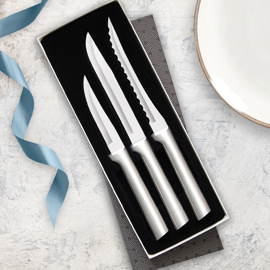 Three-piece stainless steel knife set with smooth and serrated blades in black gift box for kitchen utensils collection