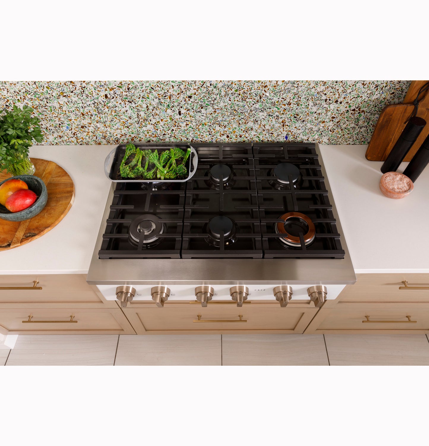 CAFÉ™ 36" Commercial-Style Gas Rangetop with 6 Burners (Natural Gas)