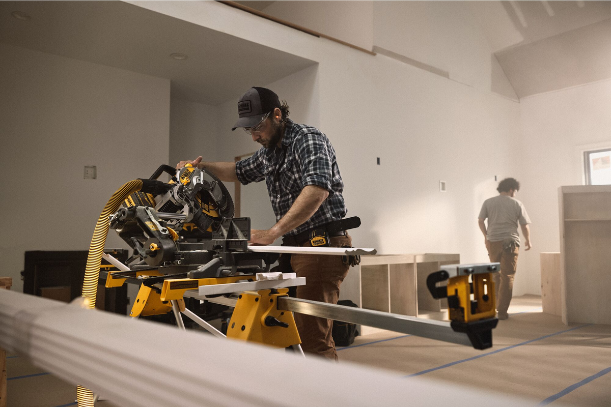 DEWALT 60V MAX* 12" Brushless Cordless Double Bevel Sliding Miter Saw (Tool Only)