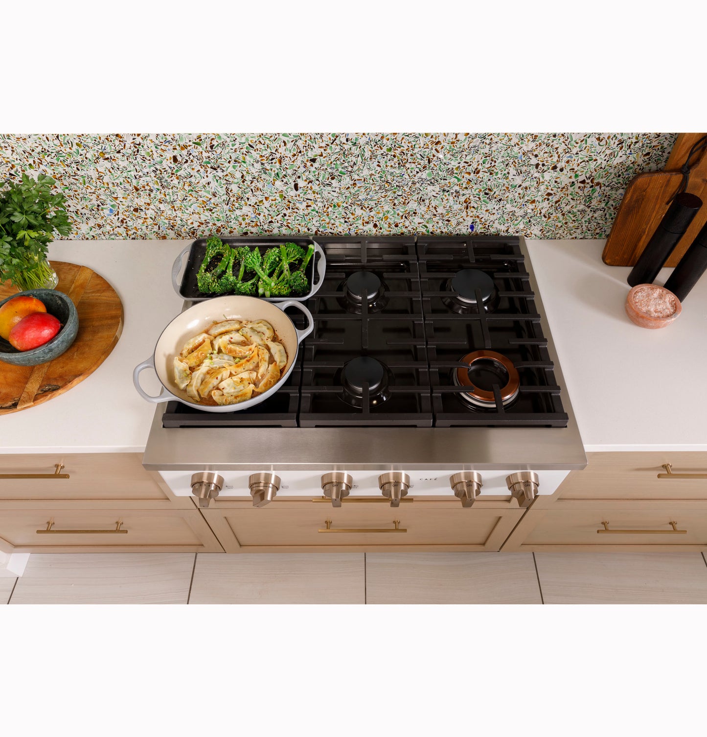 CAFÉ™ 36" Commercial-Style Gas Rangetop with 6 Burners (Natural Gas)