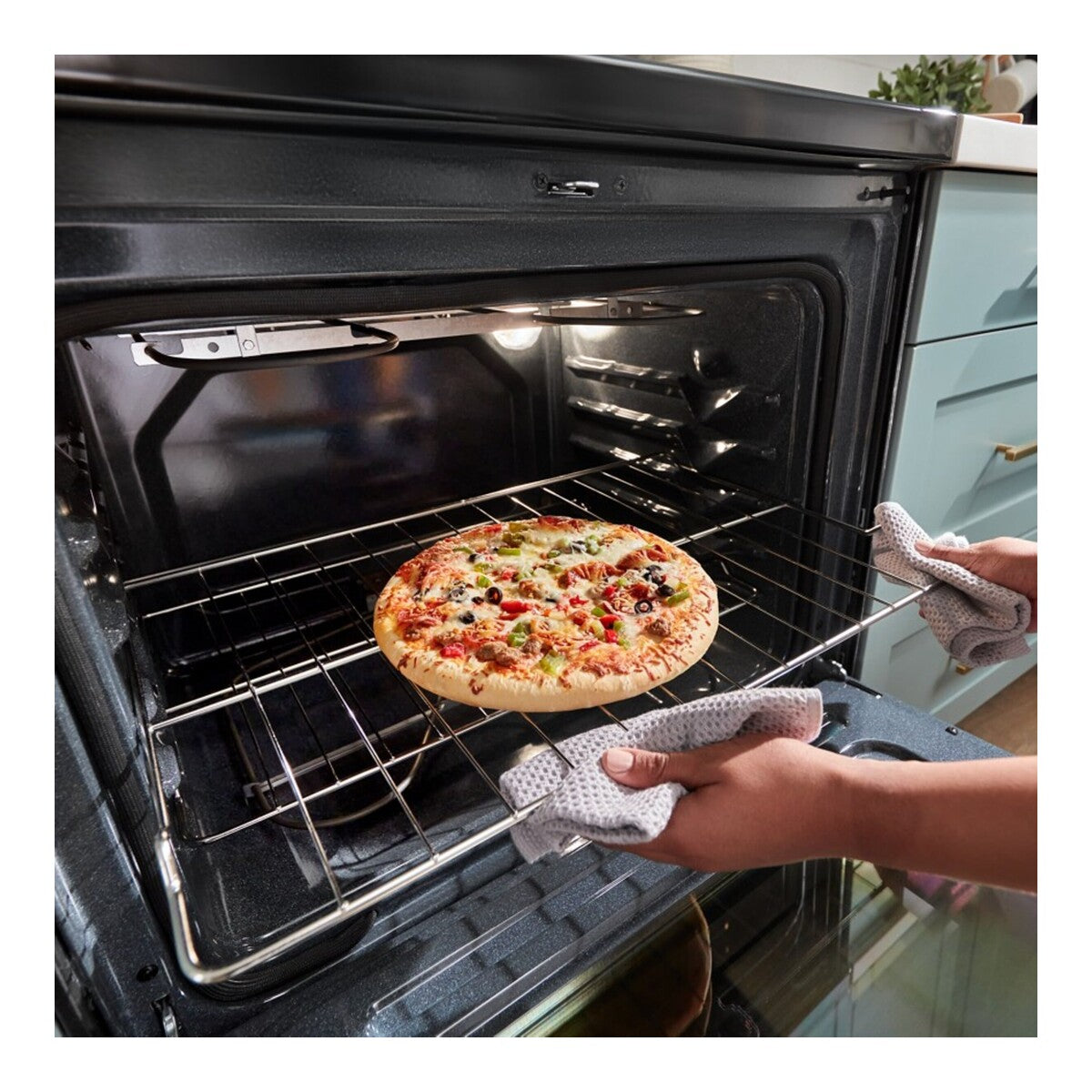 30-inch Electric Range with No Preheat Mode and Steam Clean