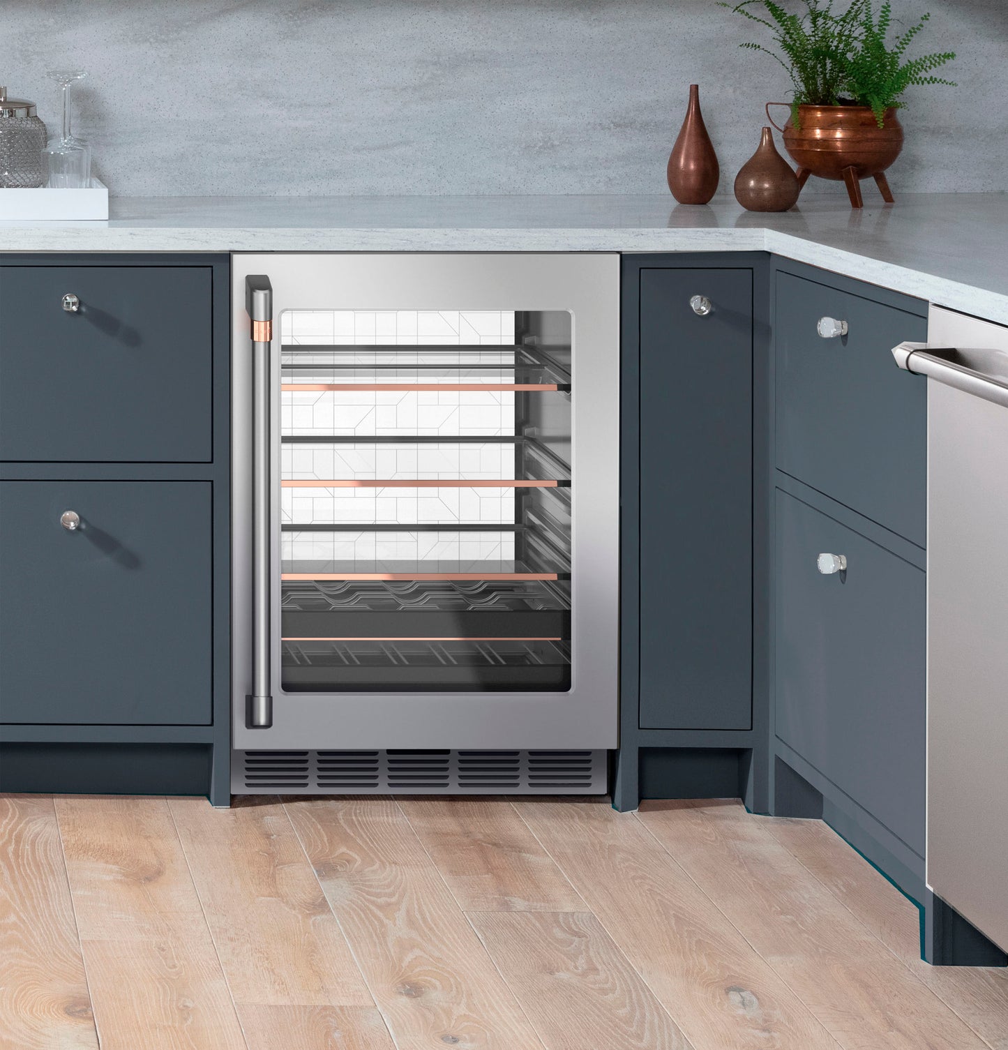 CAFÉ™ ENERGY STAR® 126-Can or 14-Bottle Beverage Center