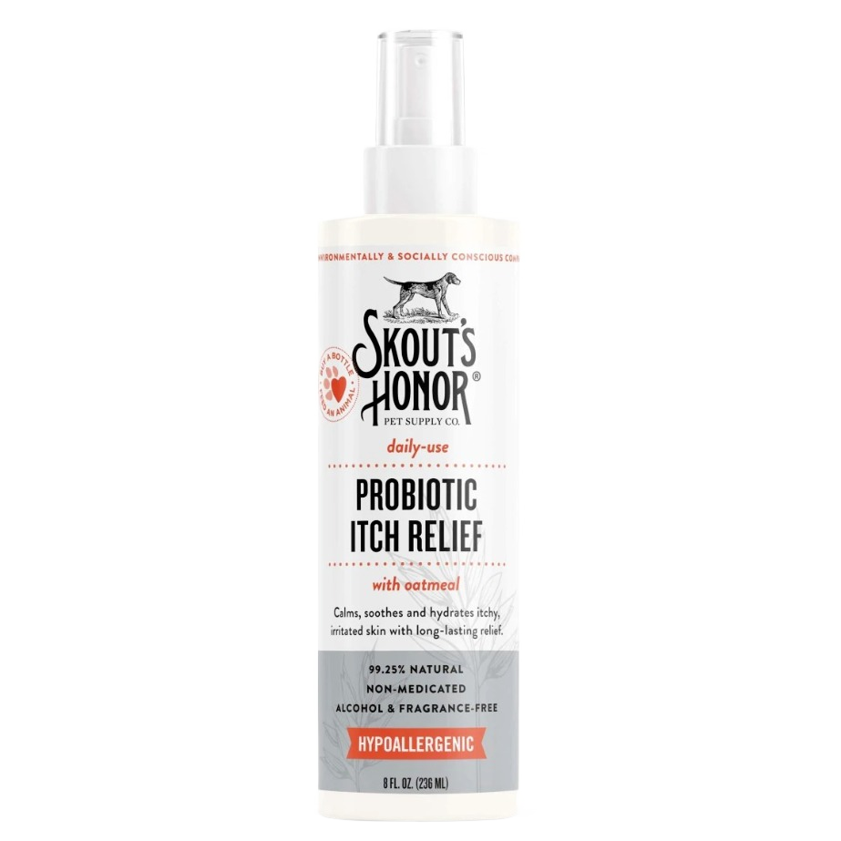 White spray bottle of Skout's Honor probiotic itch relief for pets with hypoallergenic formula and oatmeal ingredients