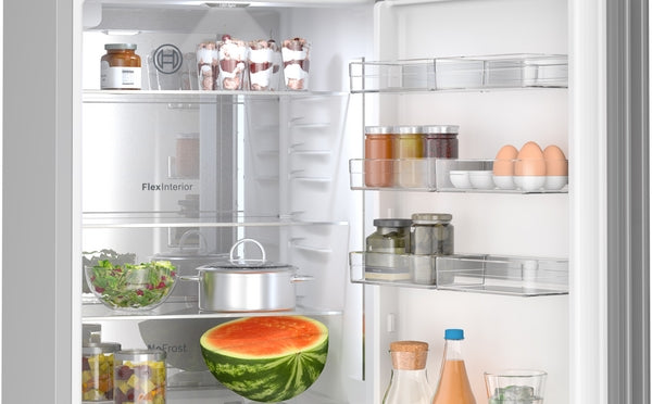 800 Series, Free-standing fridge-freezer with freezer at bottom, glass door, 24'', White, Total No Frost