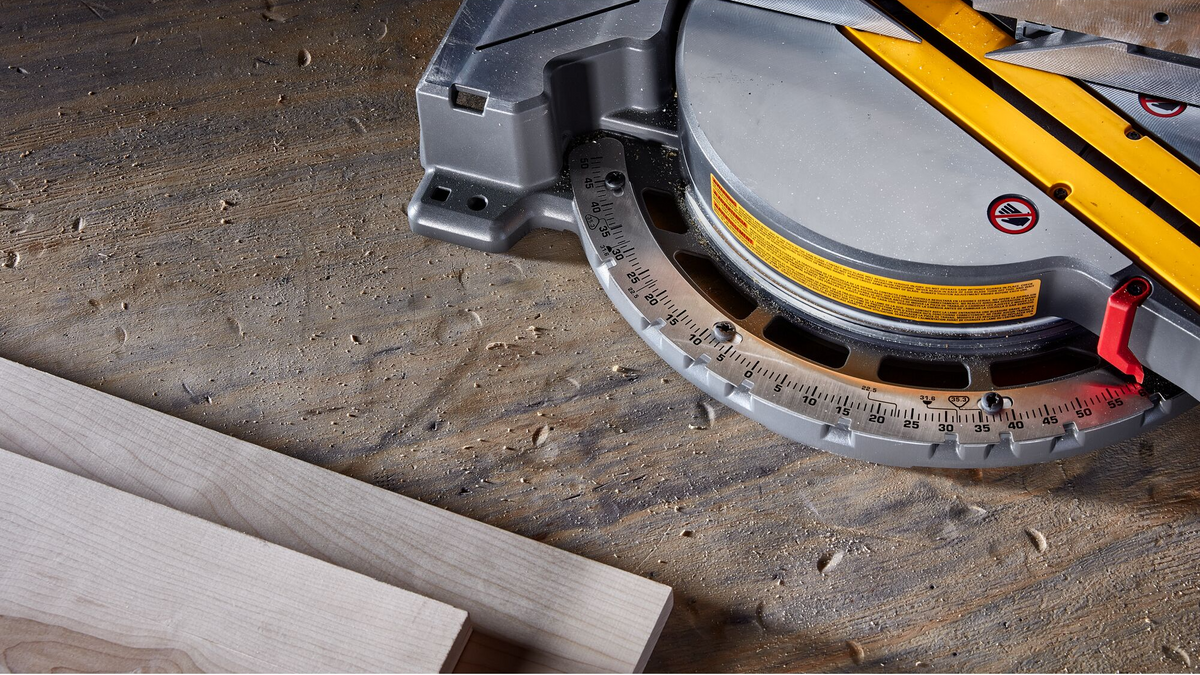 DEWALT 60V MAX* 12" Brushless Cordless Double-Bevel Sliding Miter Saw Kit