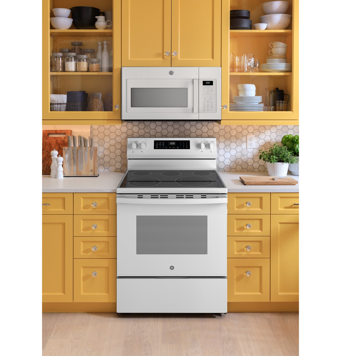 GE® ENERGY STAR® 30" Free-Standing Electric Convection Range with No Preheat Air Fry and EasyWash™ Oven Tray