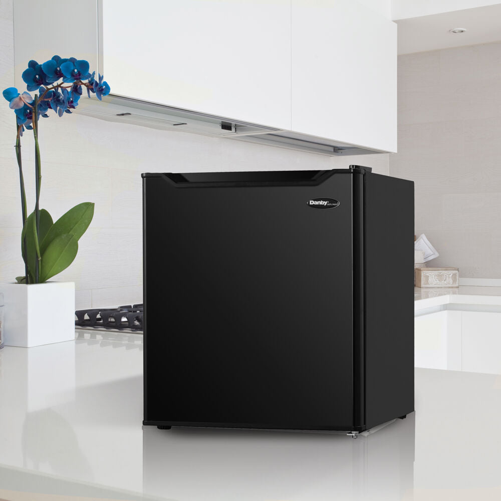 1.6 CuFt. All Refrigerator, Auto Defrost, Wire Shelves, Energy Star