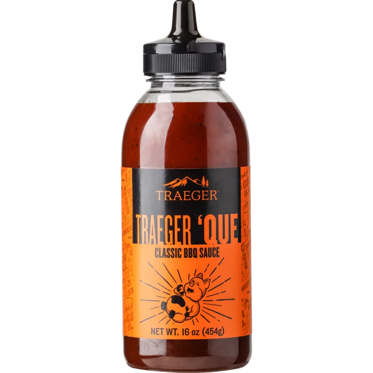 Bottle of Traeger'Que classic BBQ sauce in 16 oz size from grilling sauces and spices collection