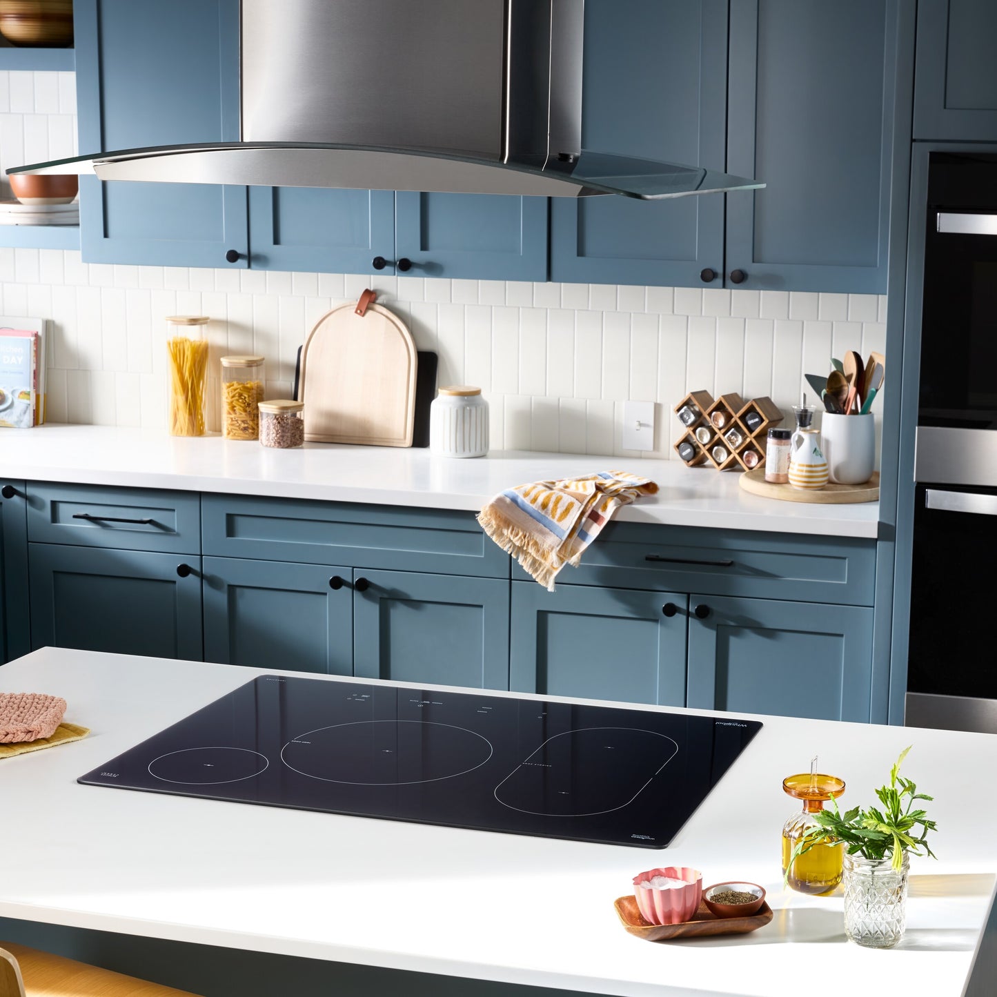 30" Intelligent Induction Cooktop with Temp Cook™ Technology