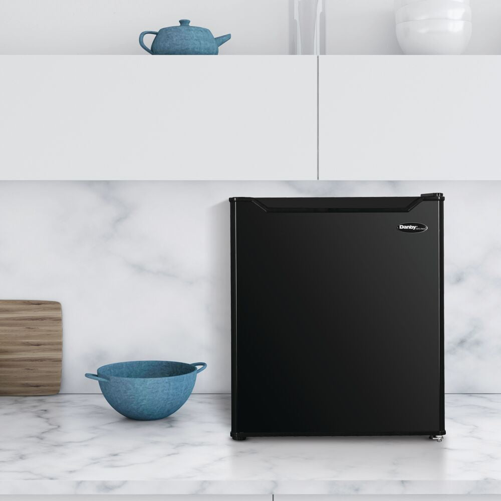 1.6 CuFt. All Refrigerator, Auto Defrost, Wire Shelves, Energy Star