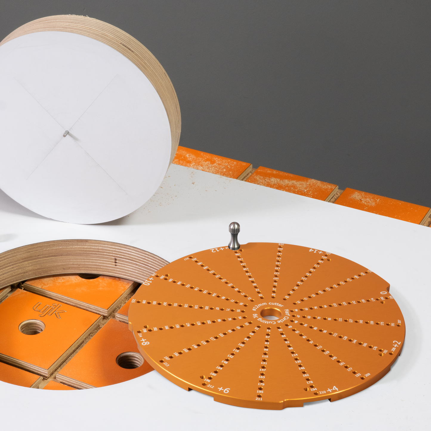 UJK Circle Cutting Jig with 6mm x 22mm Spiral Cutter (8mm)