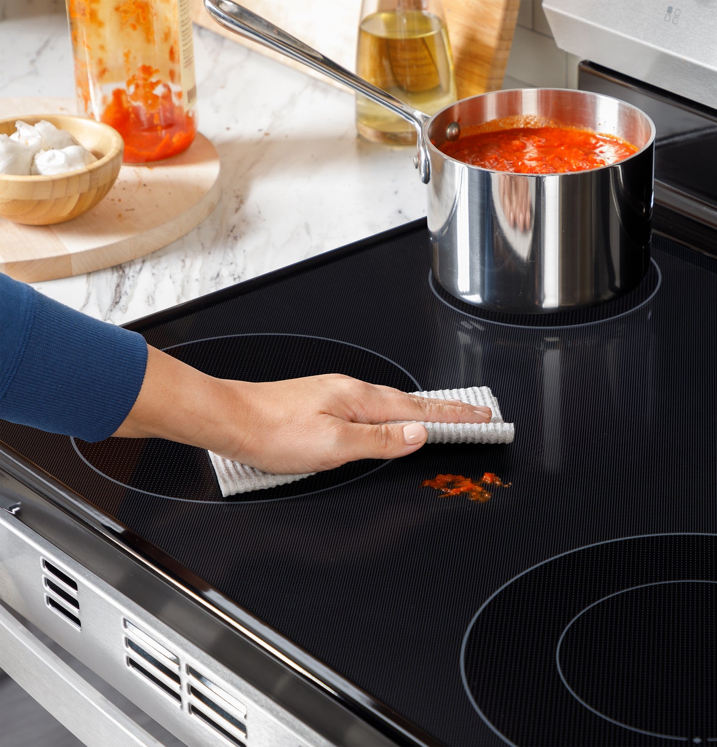 GE® ENERGY STAR® 30" Free-Standing Electric Range with Crisp Mode
