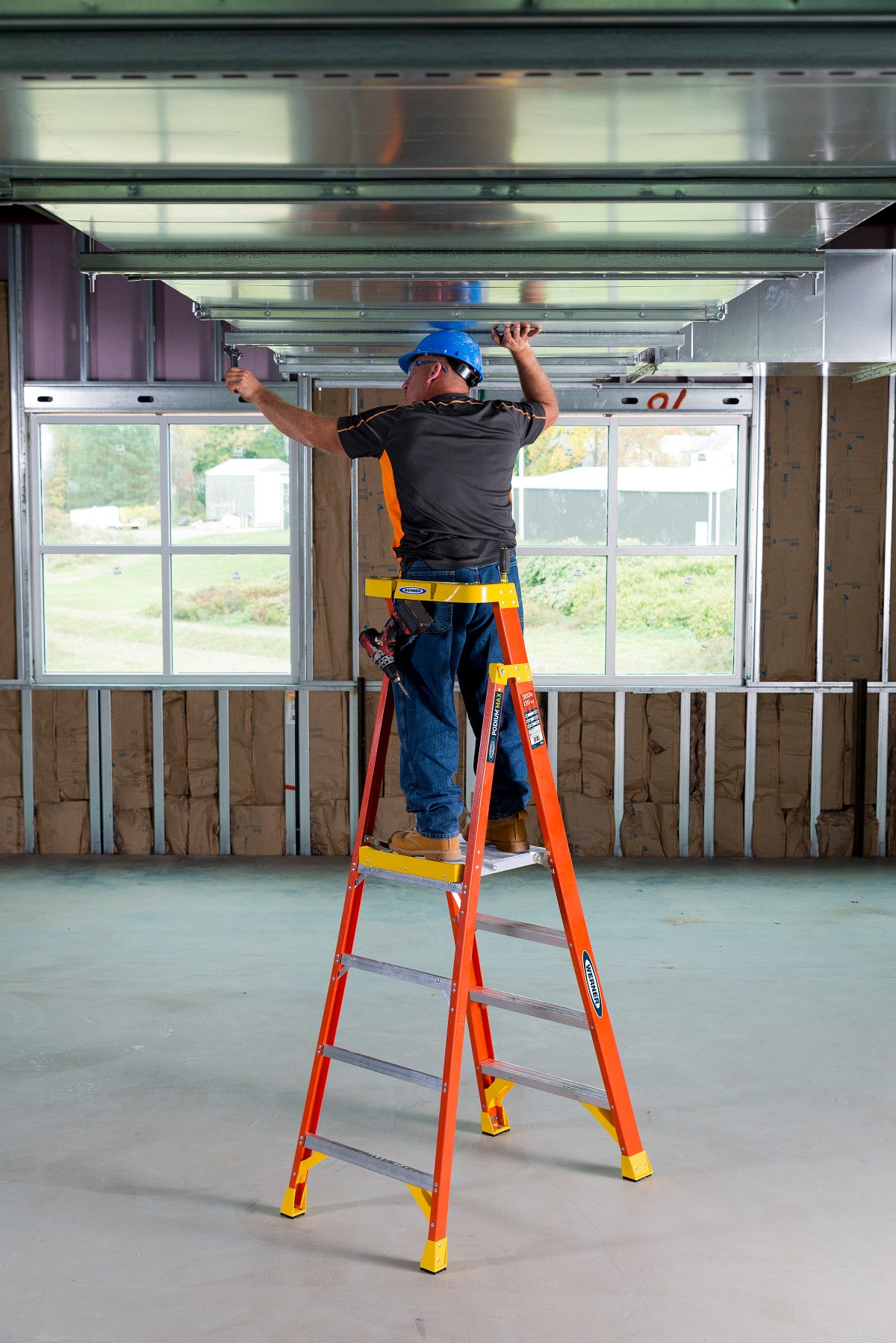 Werner 10 ft. Reach Fiberglass Podium Ladder