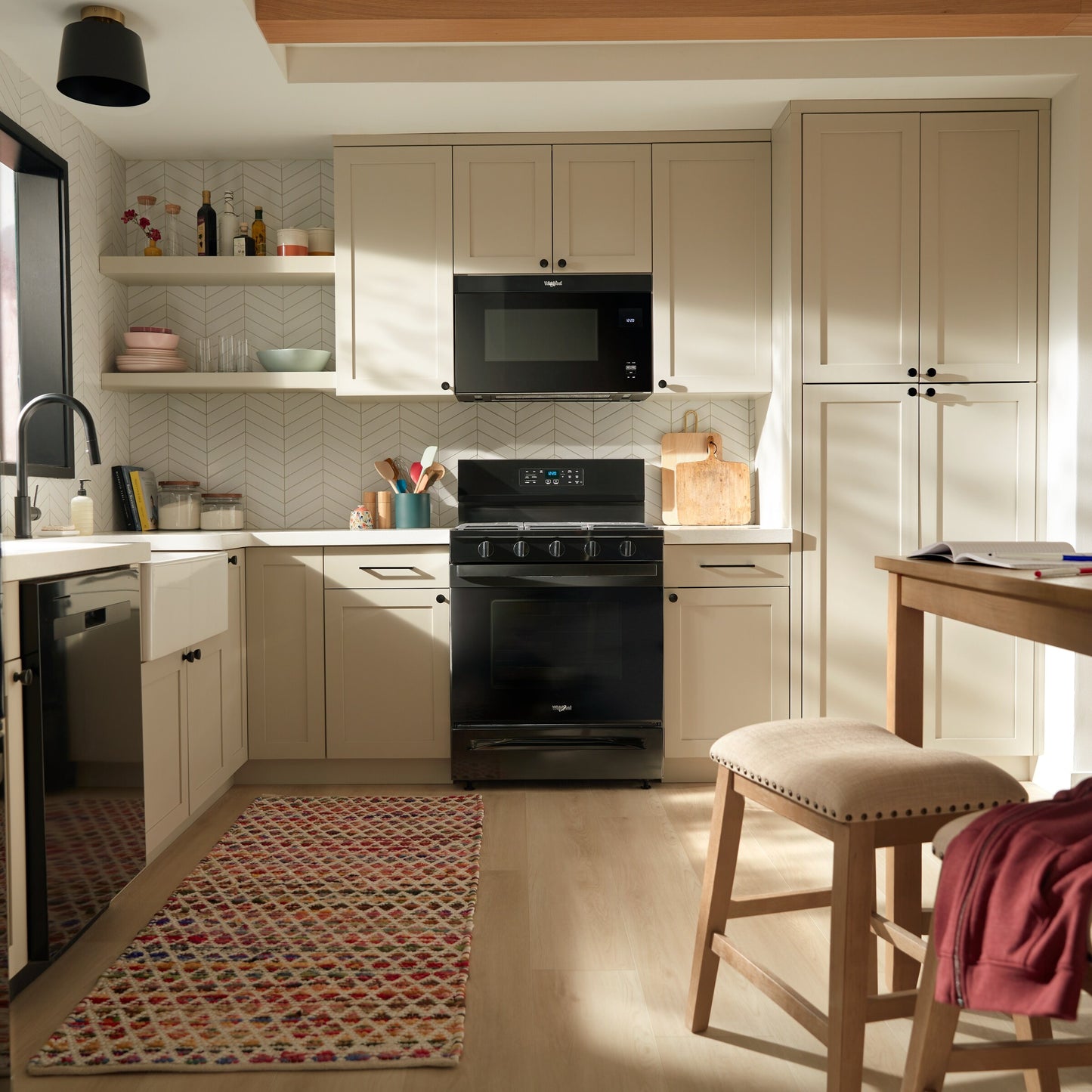 30-inch Gas Range with Air Cooking Technology and EZ-2-Lift™ Hinged Grates