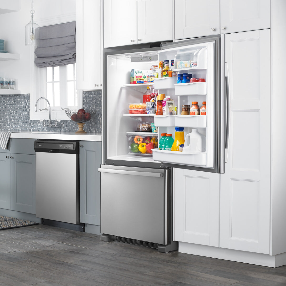 29-inch Wide Bottom-Freezer Refrigerator with EasyFreezer™ Pull-Out Drawer -- 18 cu. ft. Capacity