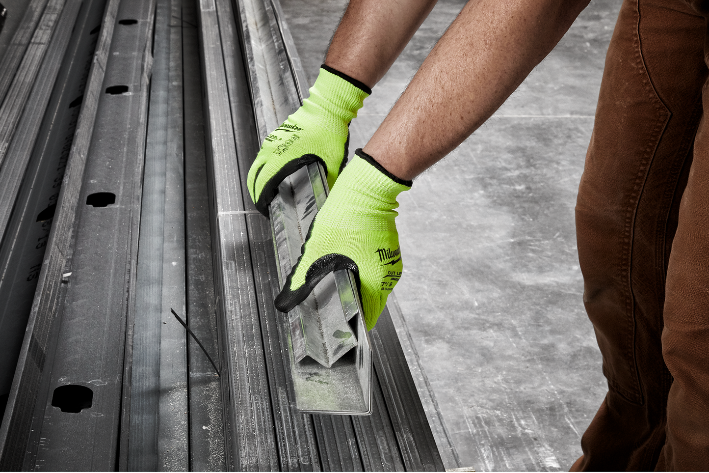 Milwaukee High Visibility Cut Level 3 Polyurethane Dipped - L