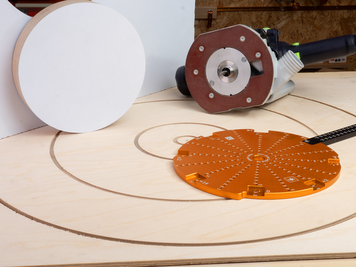 UJK Circle Cutting Jig with 6mm x 22mm Spiral Cutter (8mm)