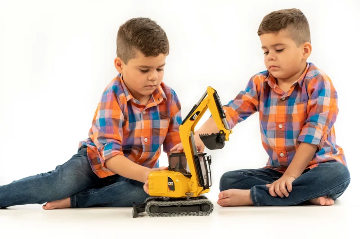 Bruder 1:16 Scale CAT Mini Excavator